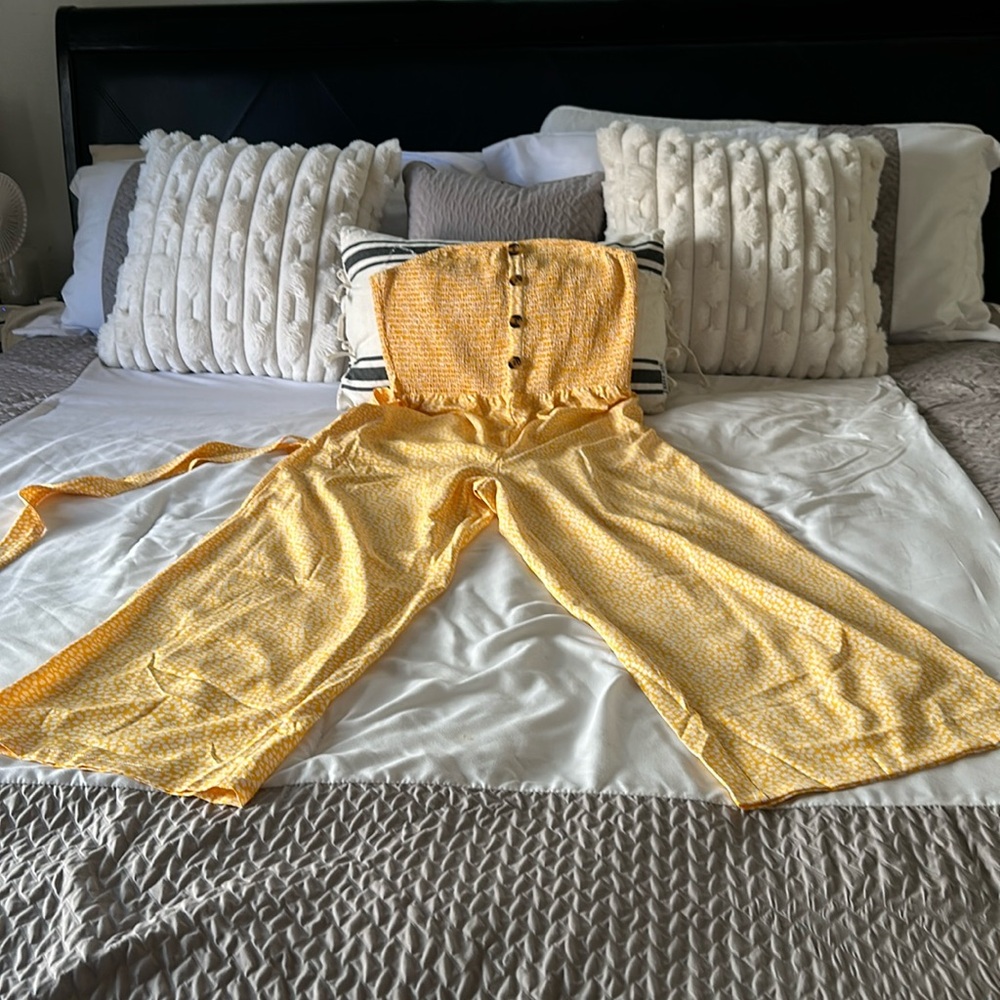 NWOT- yellow romper.